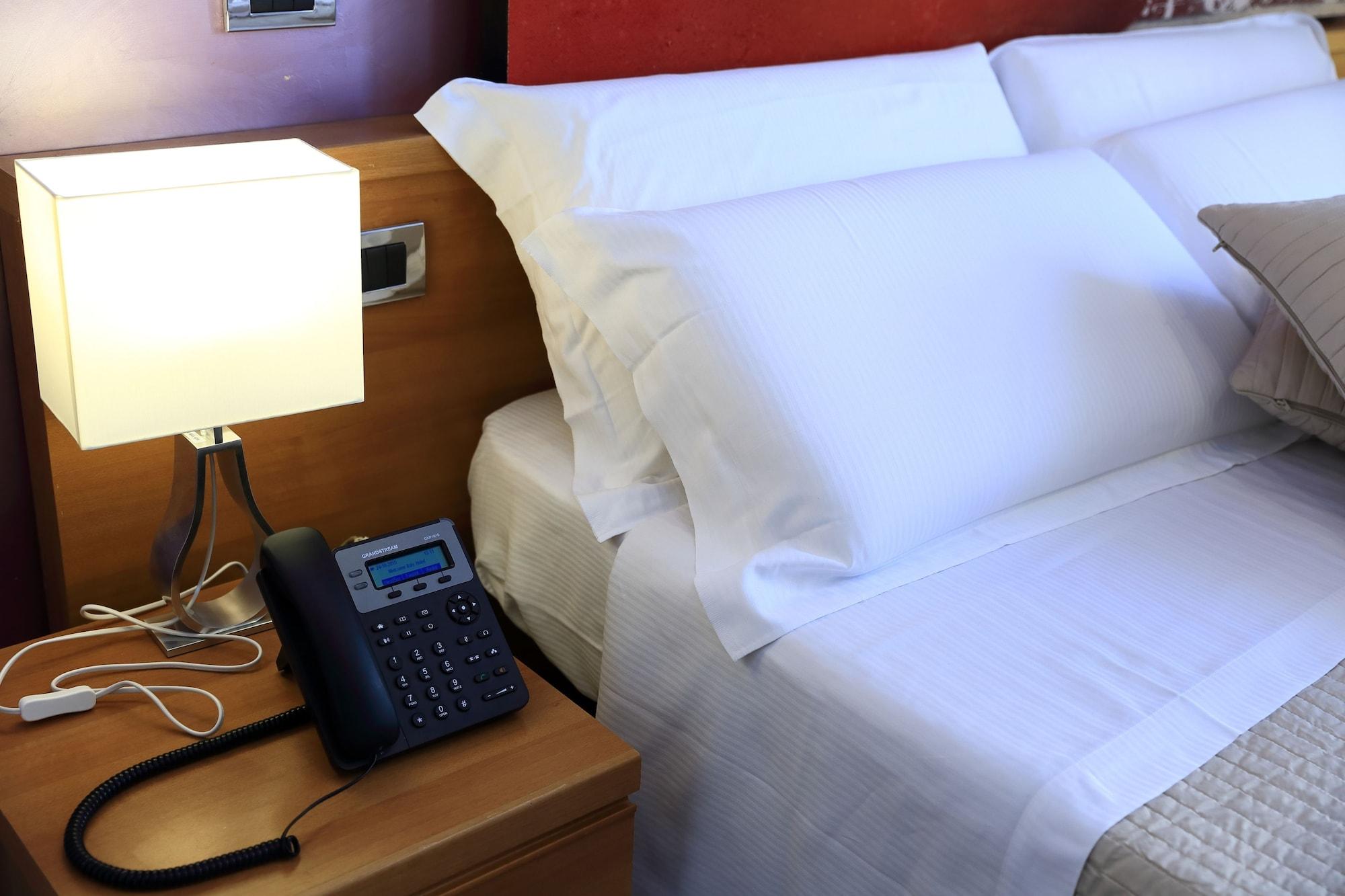 Mirko Luxury Inn โรม ภายนอก รูปภาพ