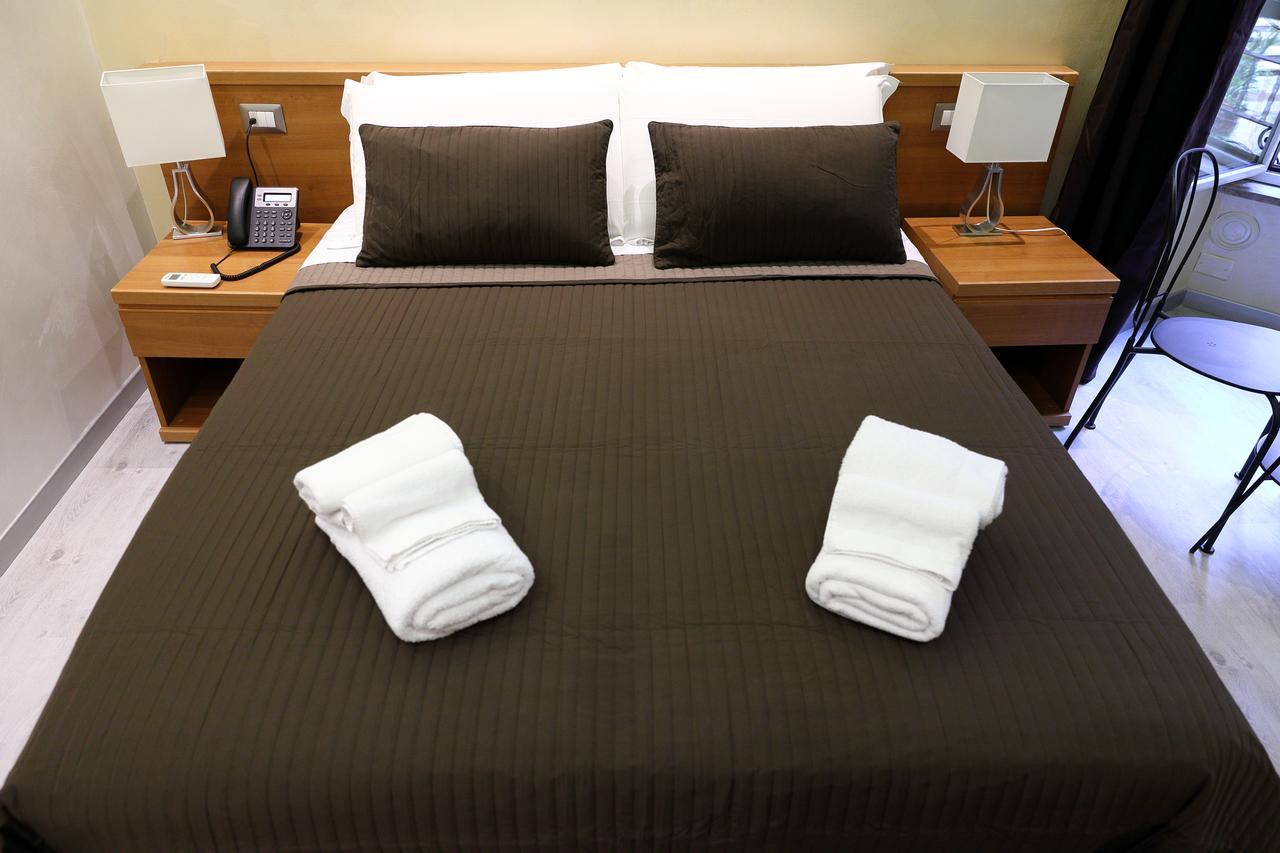 Mirko Luxury Inn โรม ภายนอก รูปภาพ